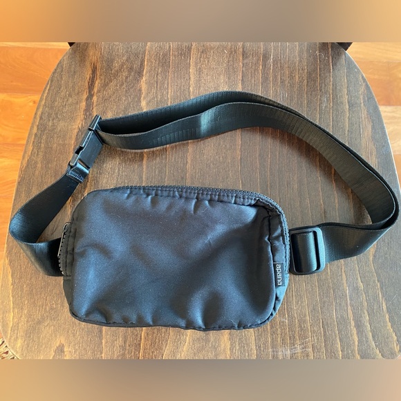 Apana See Me Run Belt Bag - Picture 1 of 4